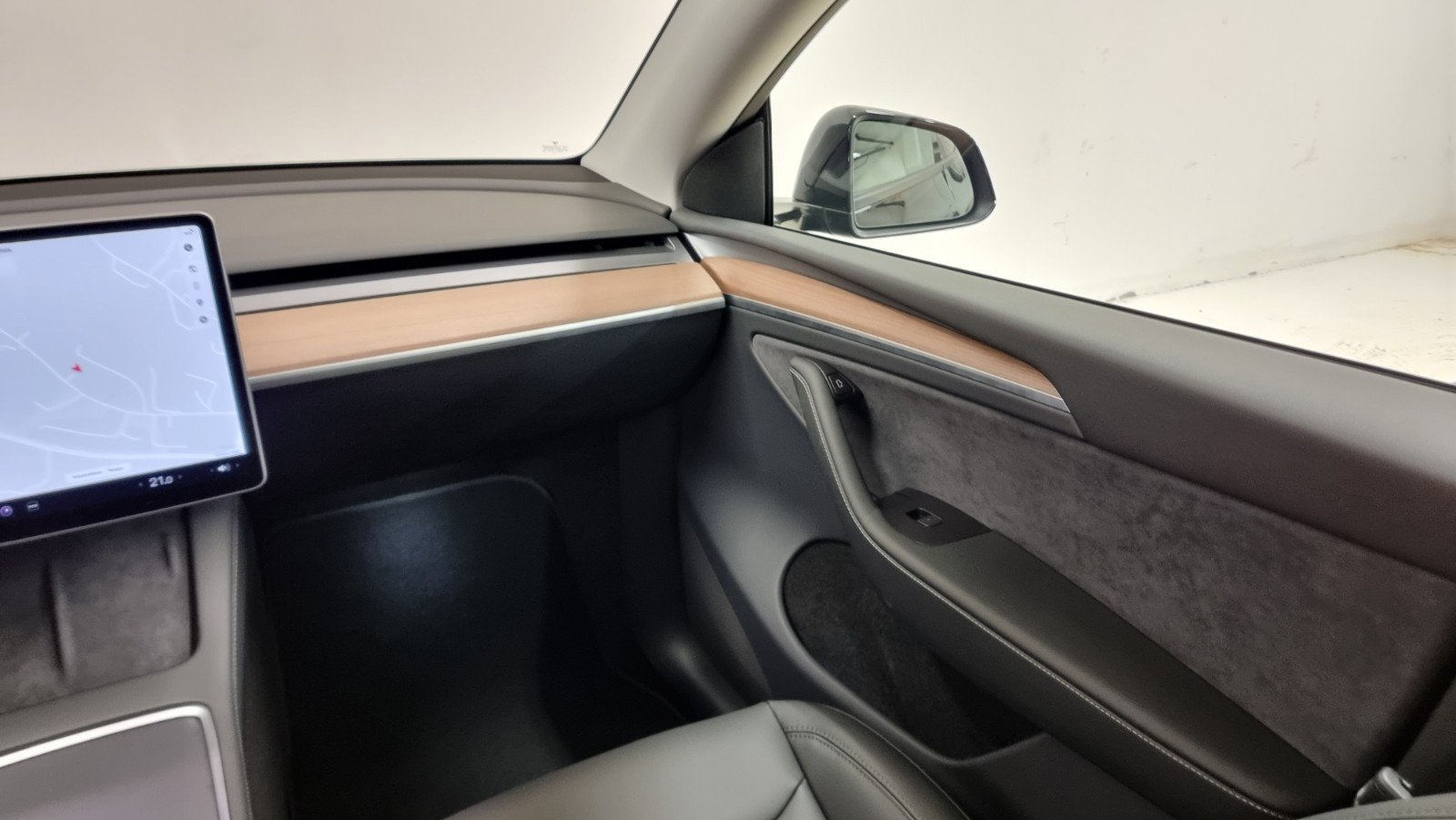 TESLA MODEL Y PERFORMANCE - Photo 15