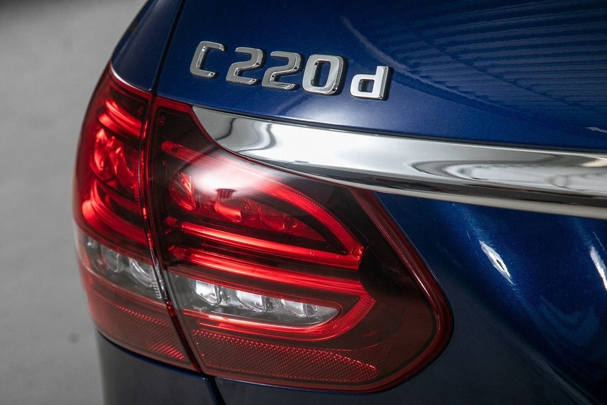 MERCEDES-BENZ CLASSE C IV 220 D 194 CH AMG LINE 4MATIC 9G-TRONIC - Photo 11