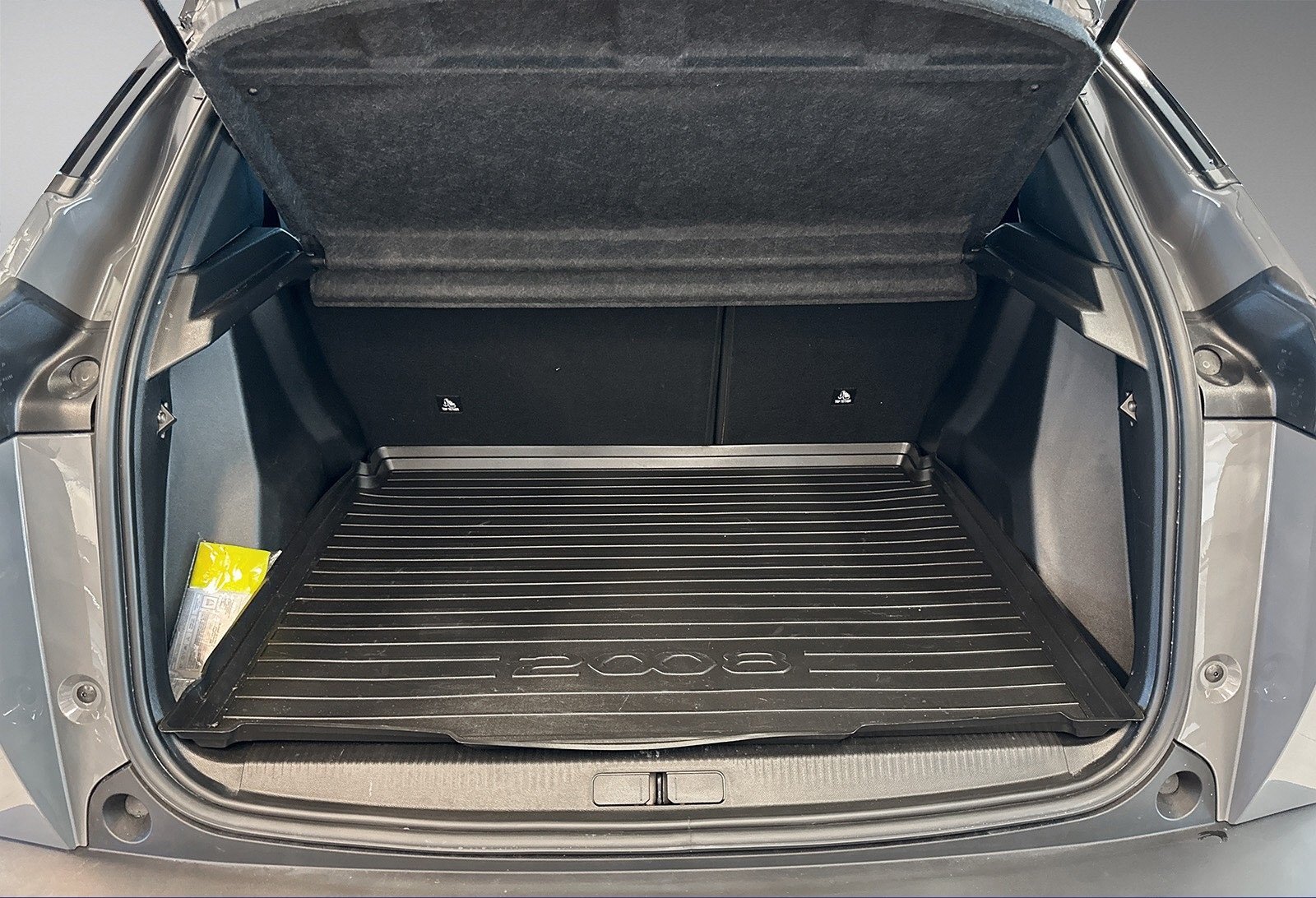 PEUGEOT E-2008 156 HP GT - Photo 5