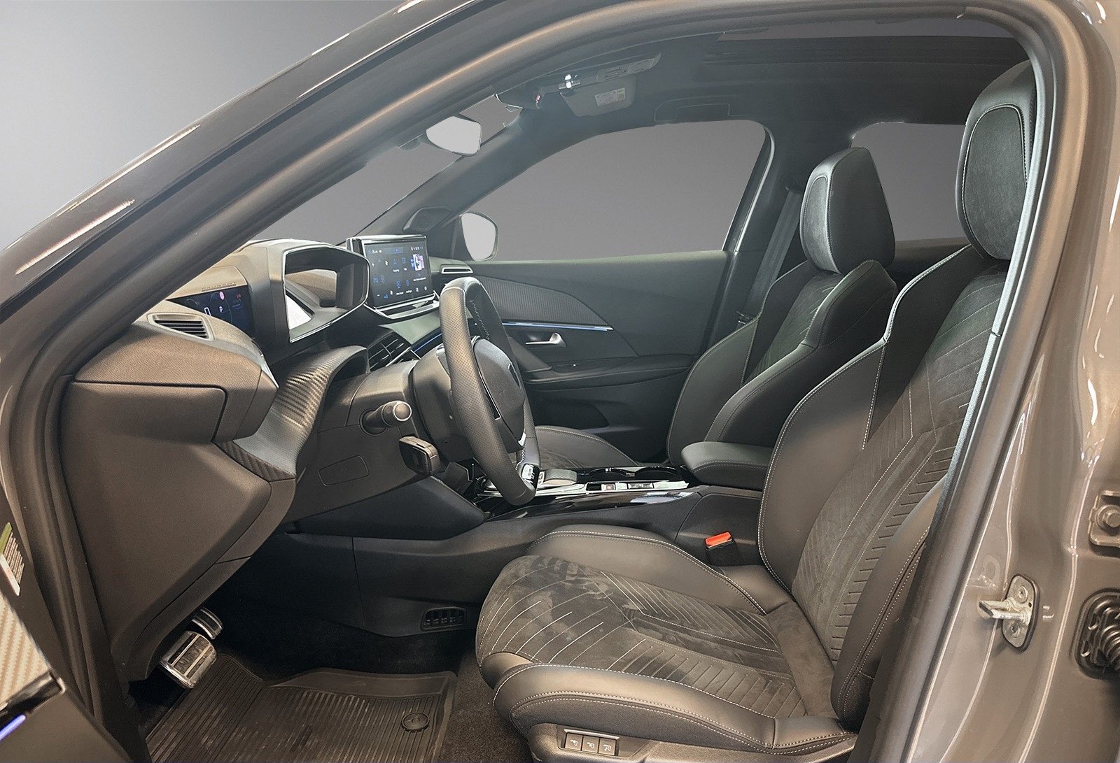 PEUGEOT E-2008 156 HP GT - Photo 6