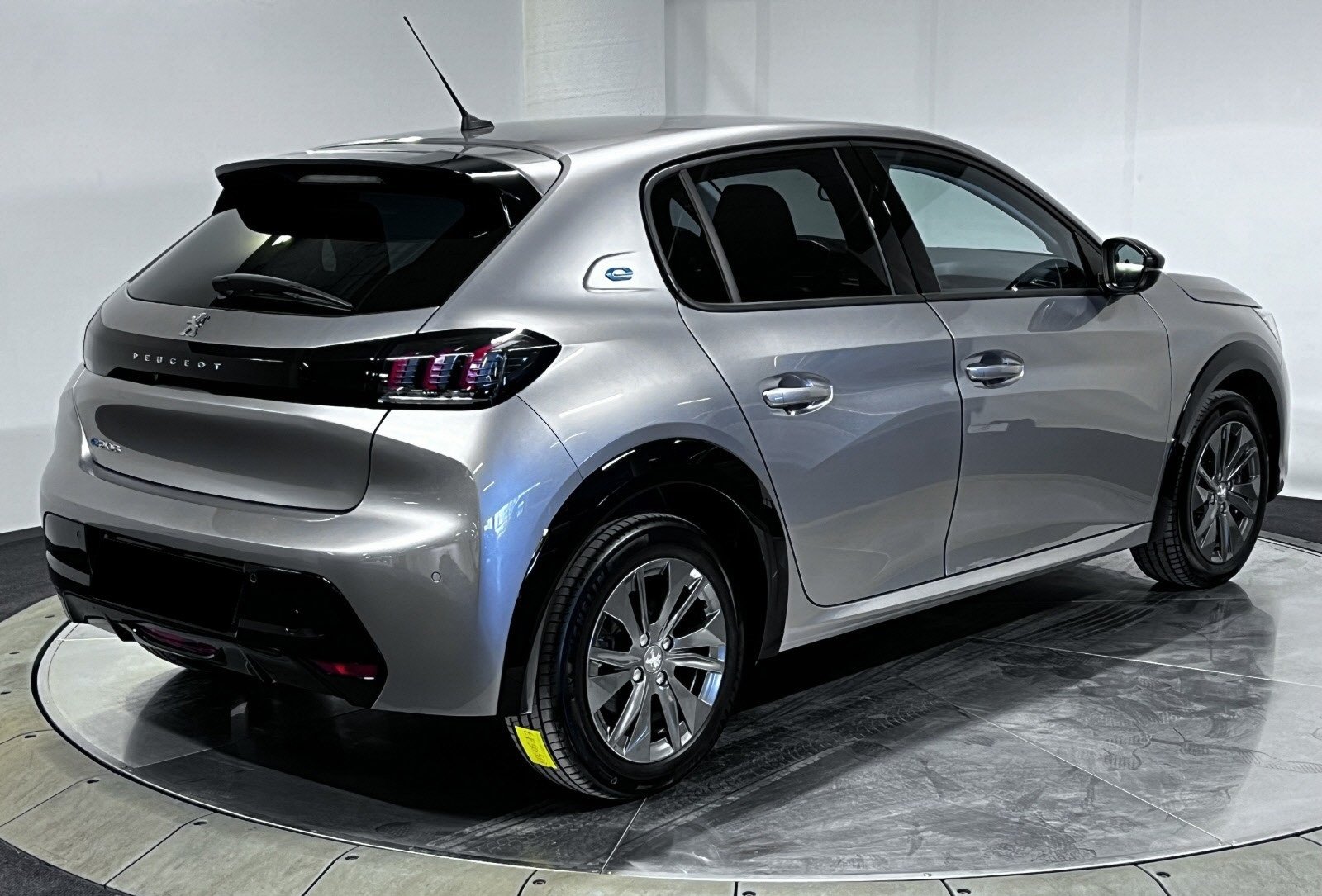 PEUGEOT E-208 136CH ALLURE - Photo 6