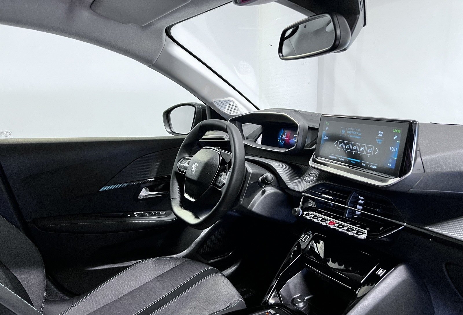 PEUGEOT E-208 136CH ALLURE - Photo 10