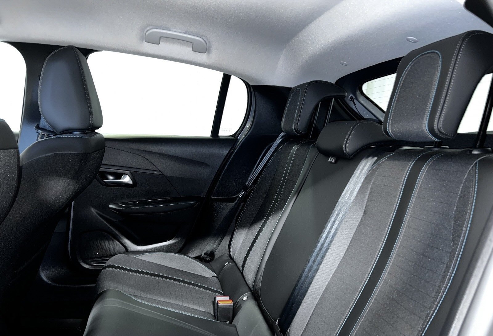 PEUGEOT E-208 136CH ALLURE - Photo 15