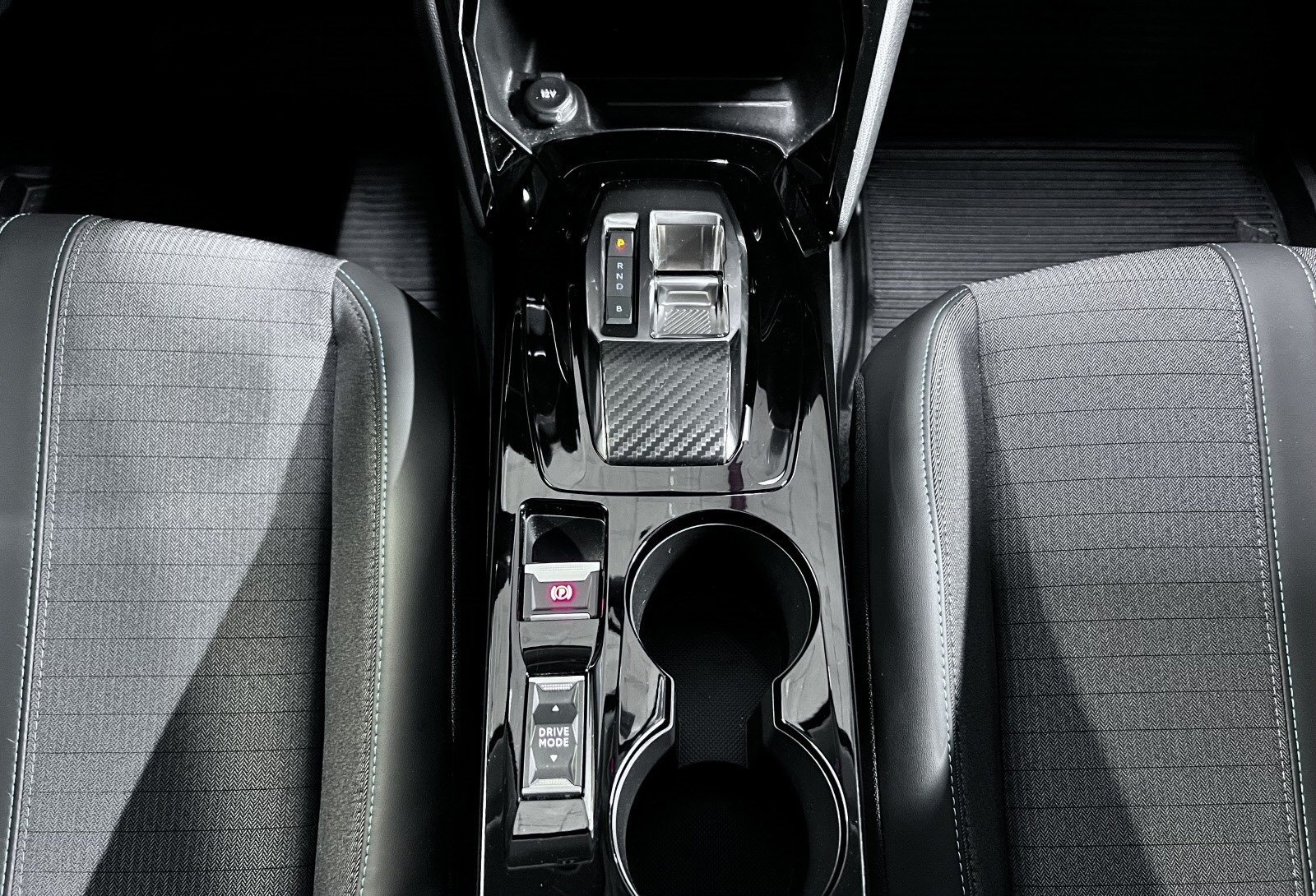 PEUGEOT E-208 136CH ALLURE - Photo 20