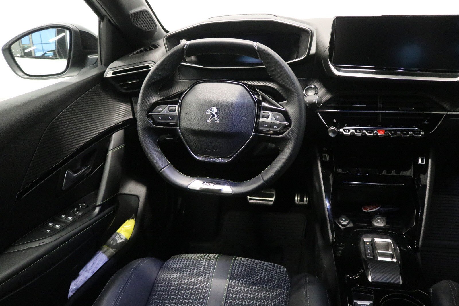 PEUGEOT E-208 136CH GT - Photo 12