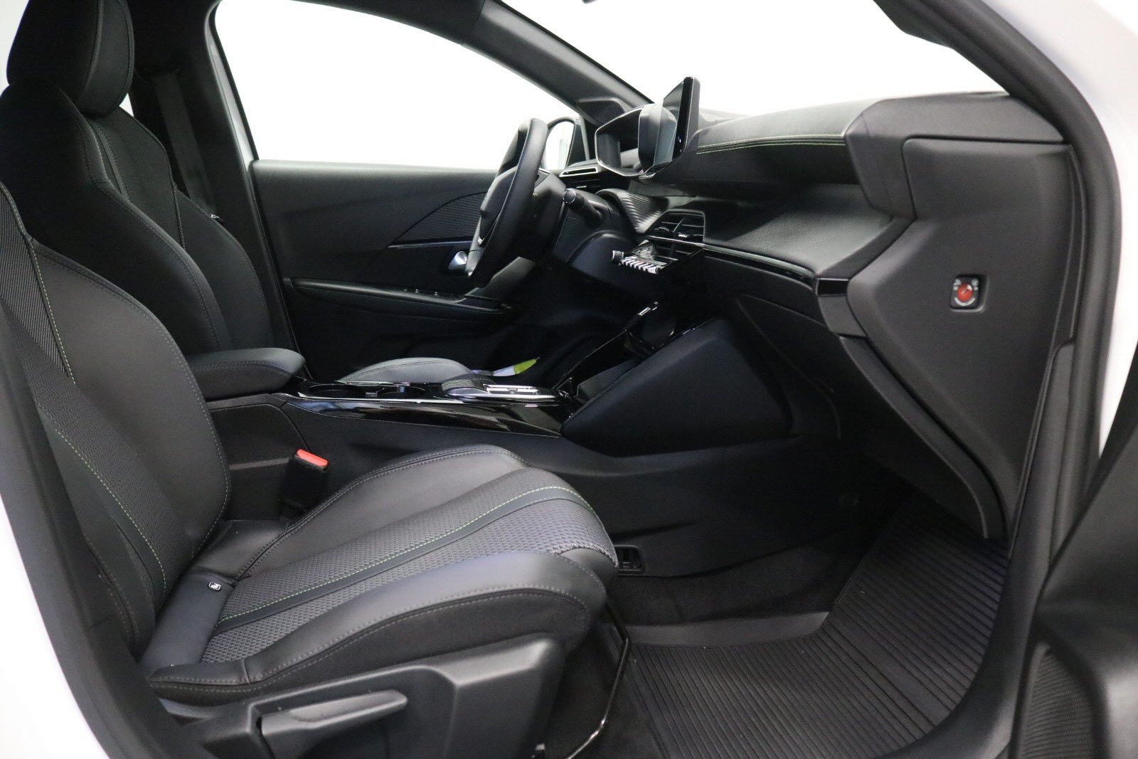 PEUGEOT E-208 136CH GT - Photo 13