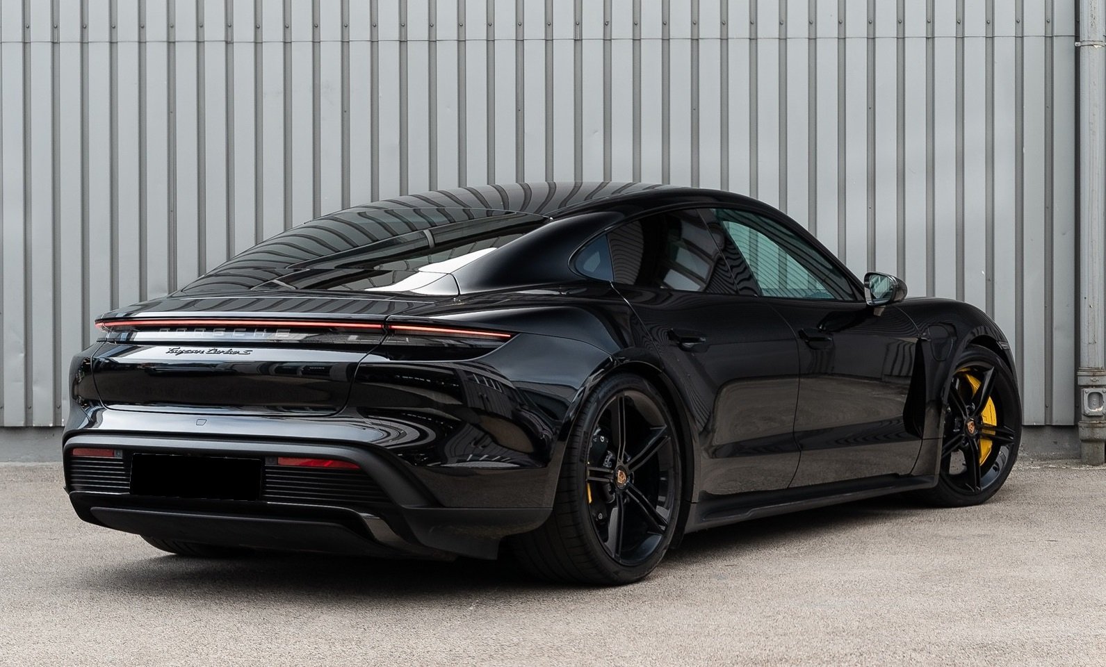 PORSCHE TAYCAN TURBO S - Photo 3