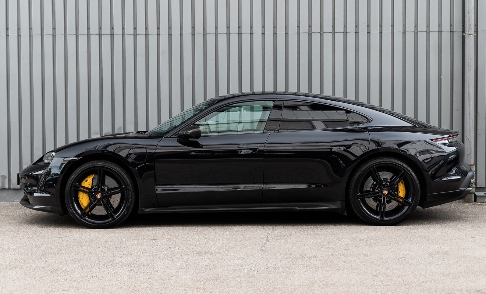 PORSCHE TAYCAN TURBO S - Photo 4