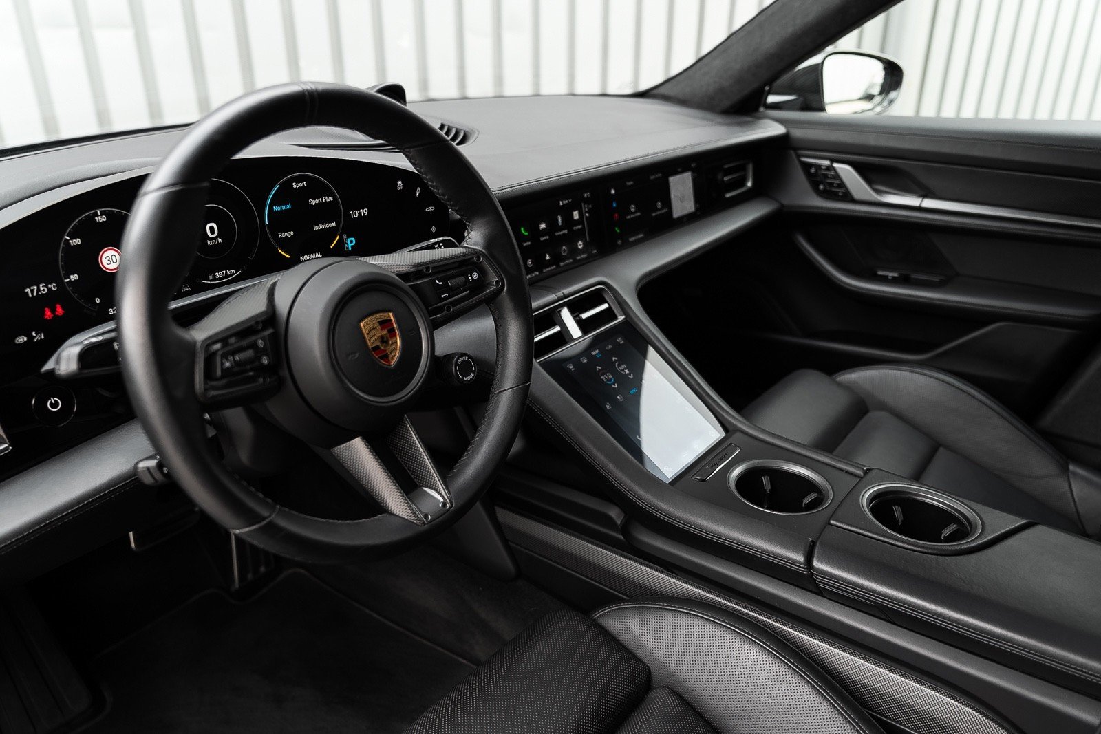 PORSCHE TAYCAN TURBO S - Photo 7