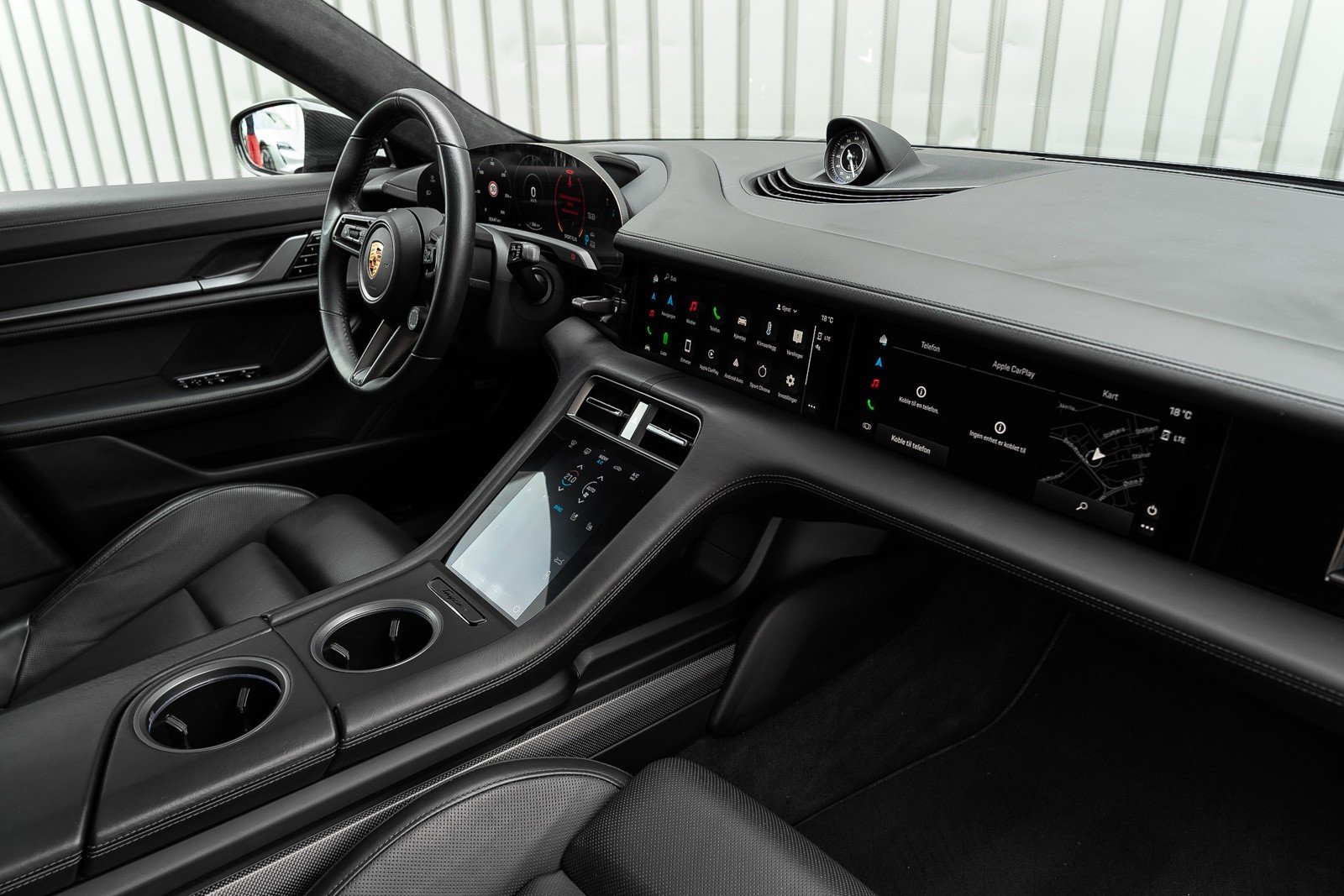 PORSCHE TAYCAN TURBO S - Photo 9