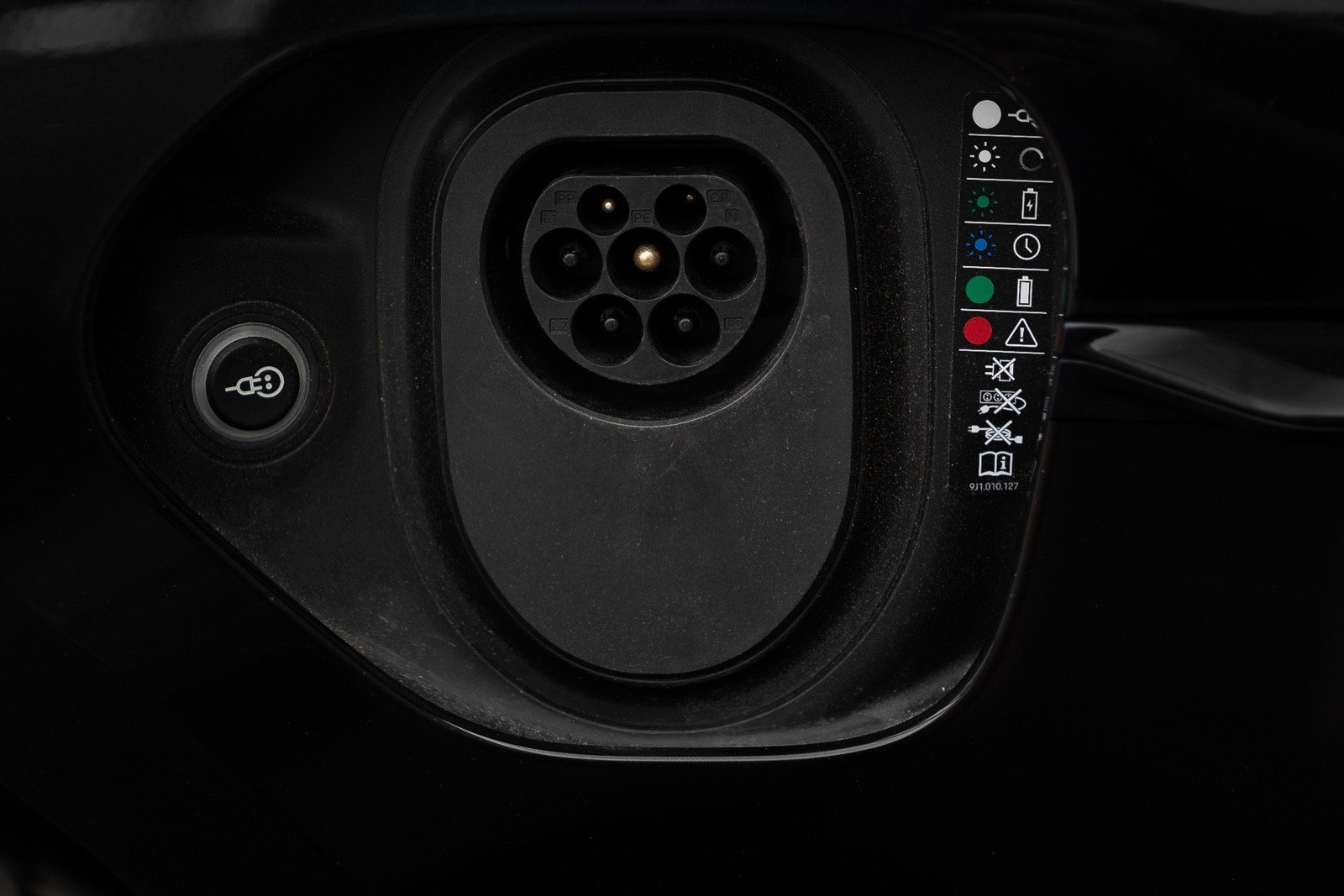 PORSCHE TAYCAN TURBO S - Photo 19