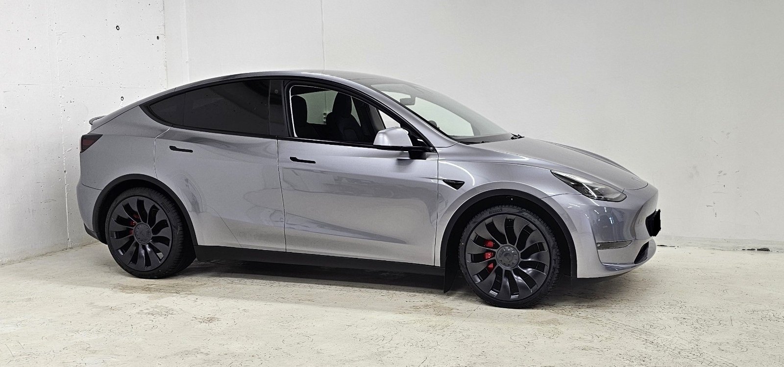 TESLA MODEL Y PERFORMANCE QUICKSILVER 2023 - Photo 3