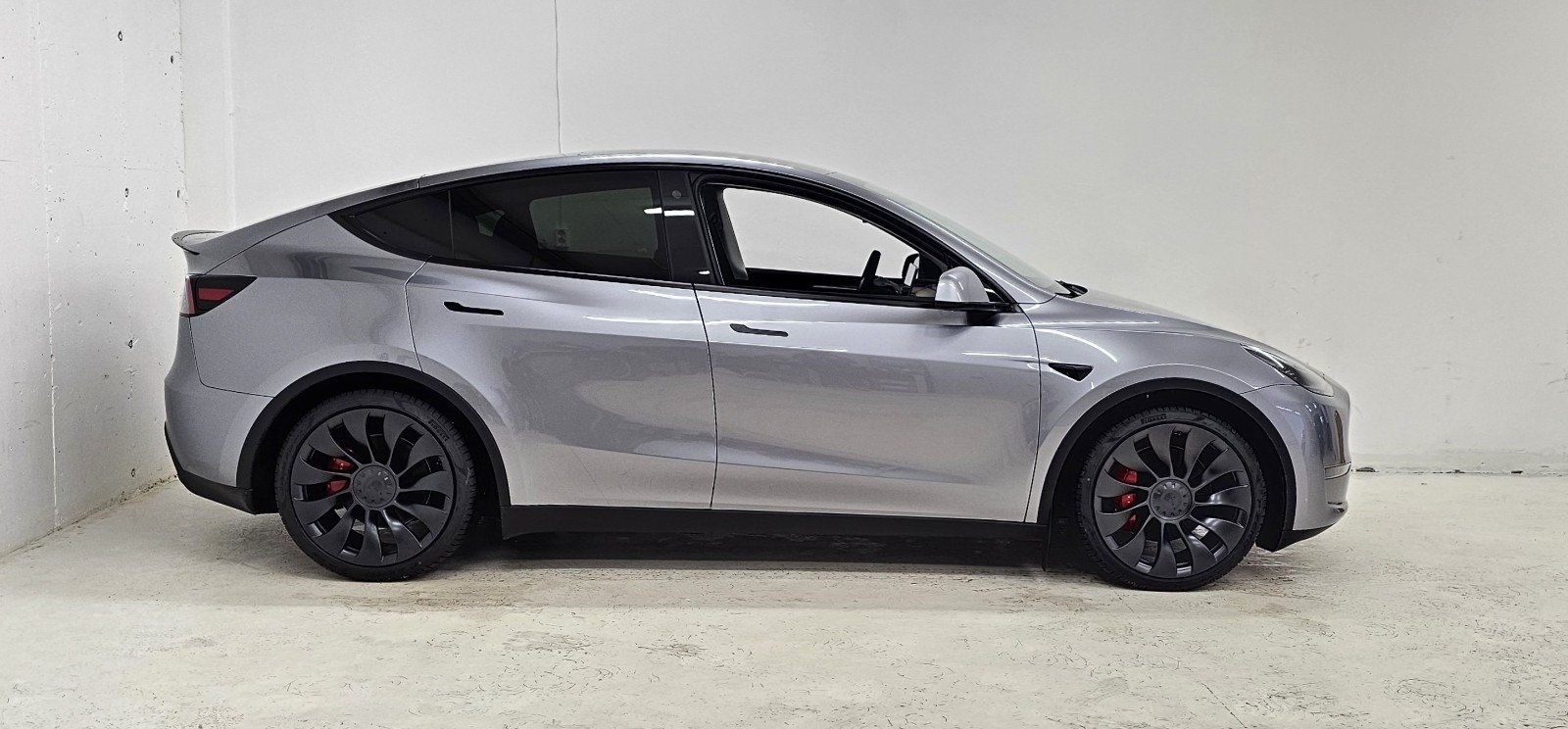TESLA MODEL Y PERFORMANCE QUICKSILVER 2023 - Photo 5