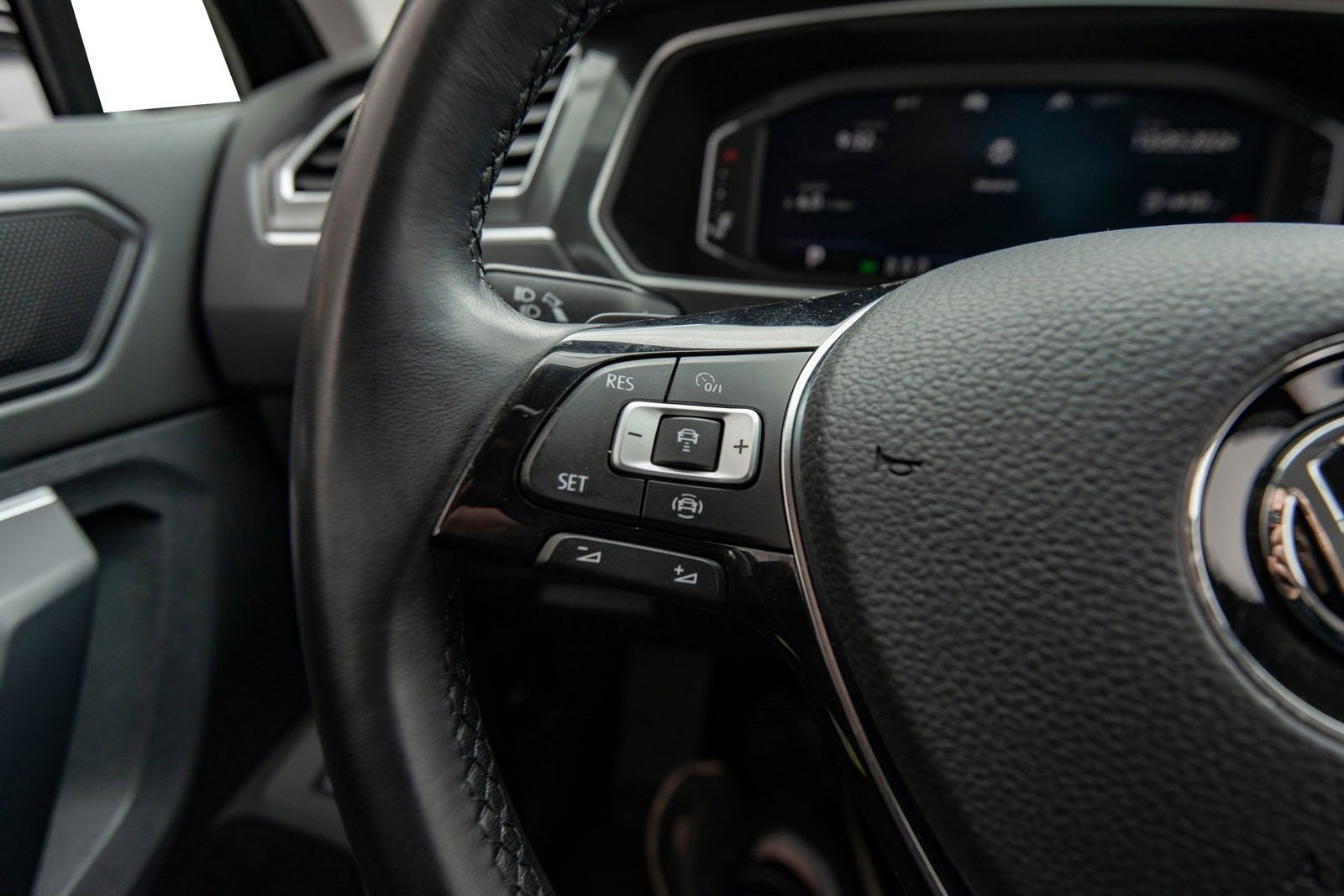 VOLKSWAGEN TIGUAN 2.0 TDI 150 EXCLUSIVE R LINE 4MOTION DSG7 - Photo 2