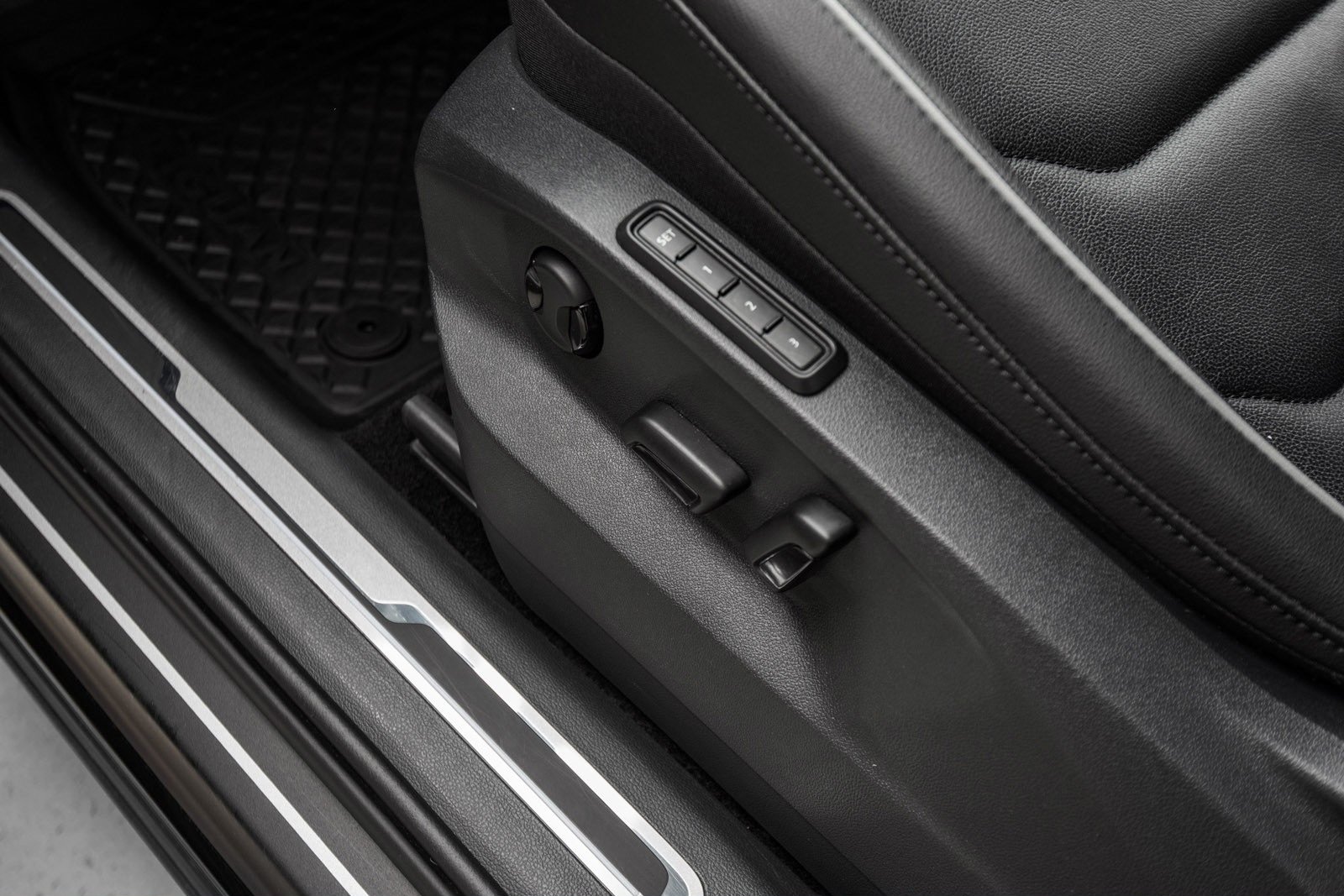 VOLKSWAGEN TIGUAN 2.0 TDI 150 EXCLUSIVE R LINE 4MOTION DSG7 - Photo 17