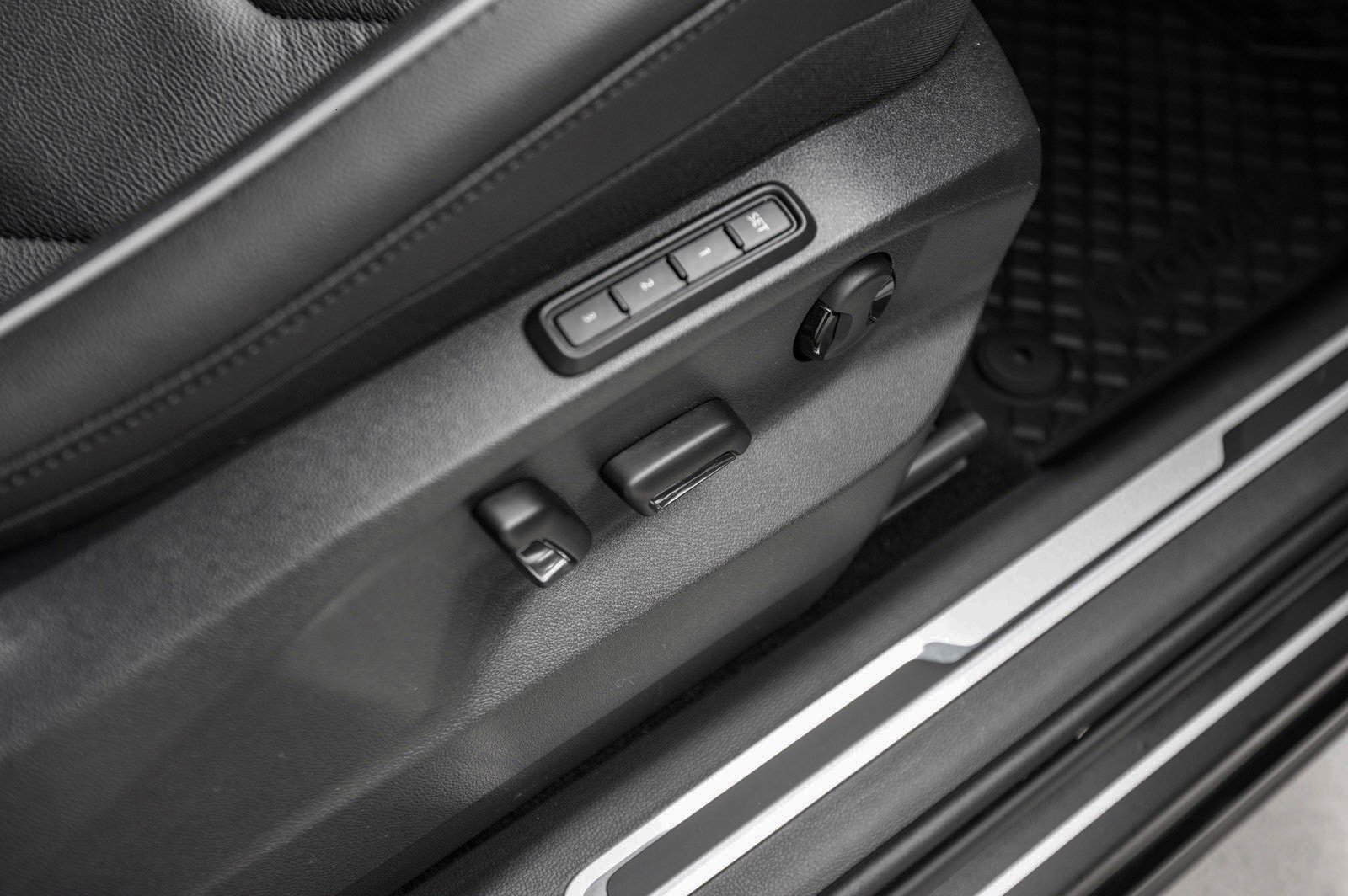 VOLKSWAGEN TIGUAN 2.0 TDI 150 EXCLUSIVE R LINE 4MOTION DSG7 - Photo 18