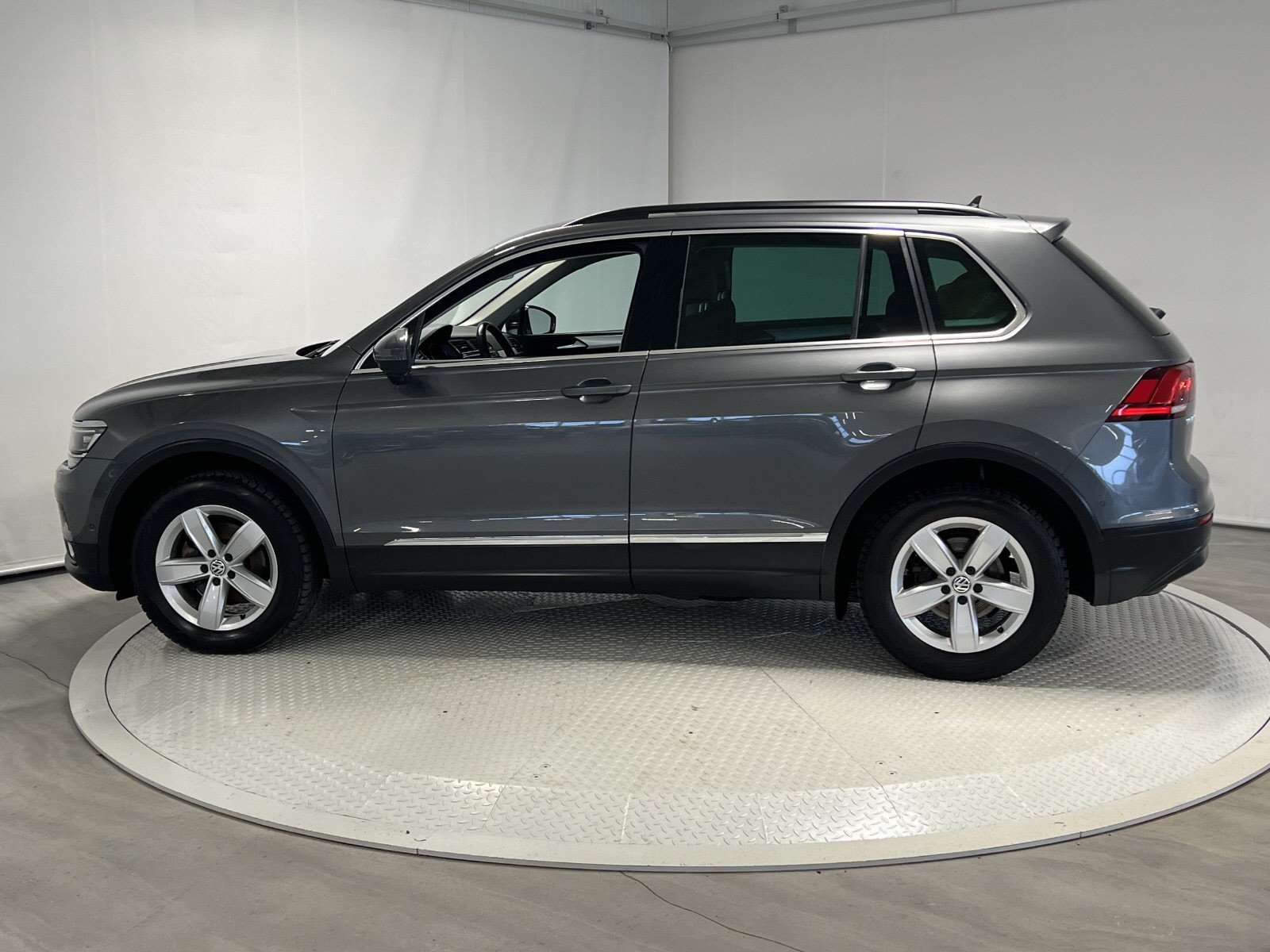 VOLKSWAGEN TIGUAN CONFORTLINE BUSINESS 2.0 TDI 150 DSG7 - Photo 4