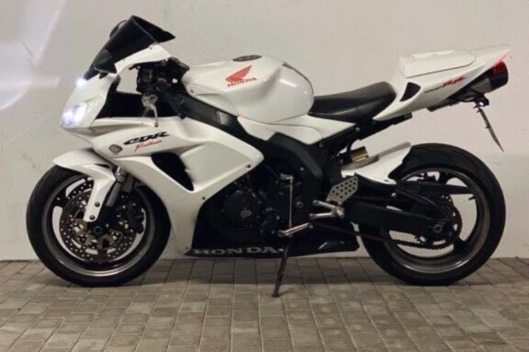 HONDA CBR 1000 RR - Photo 5