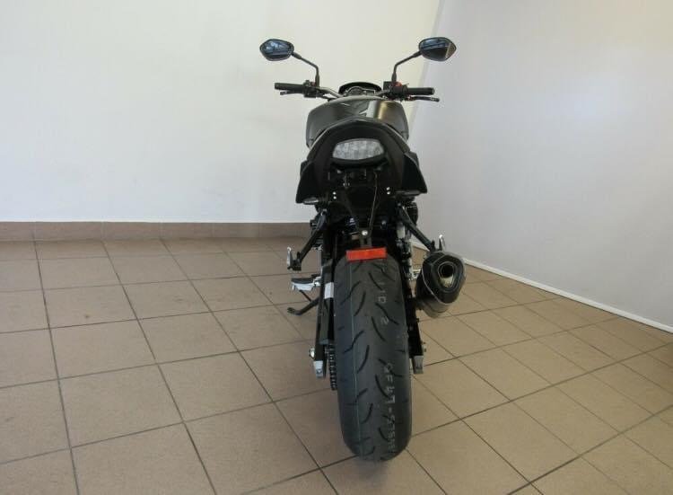 SUZUKI GSR 750 ABS AKRAPOVIC - Photo 3