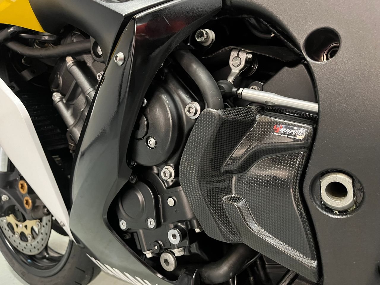 YAMAHA R1 - Photo 21