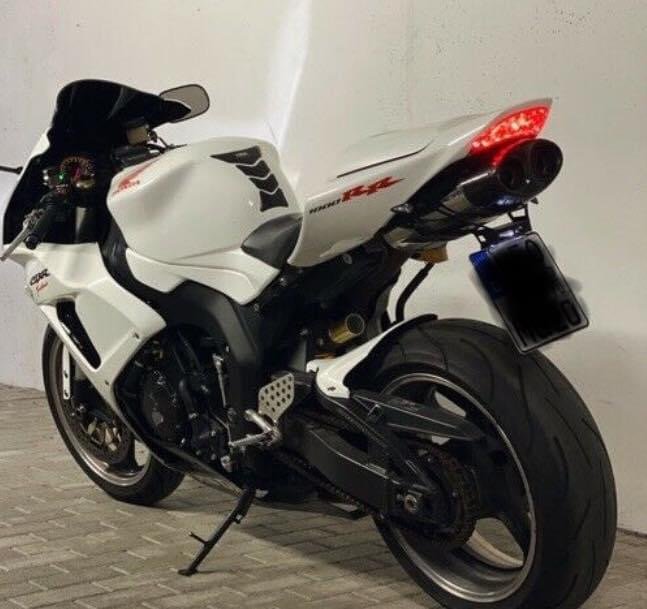 HONDA CBR 1000 RR - Photo 6
