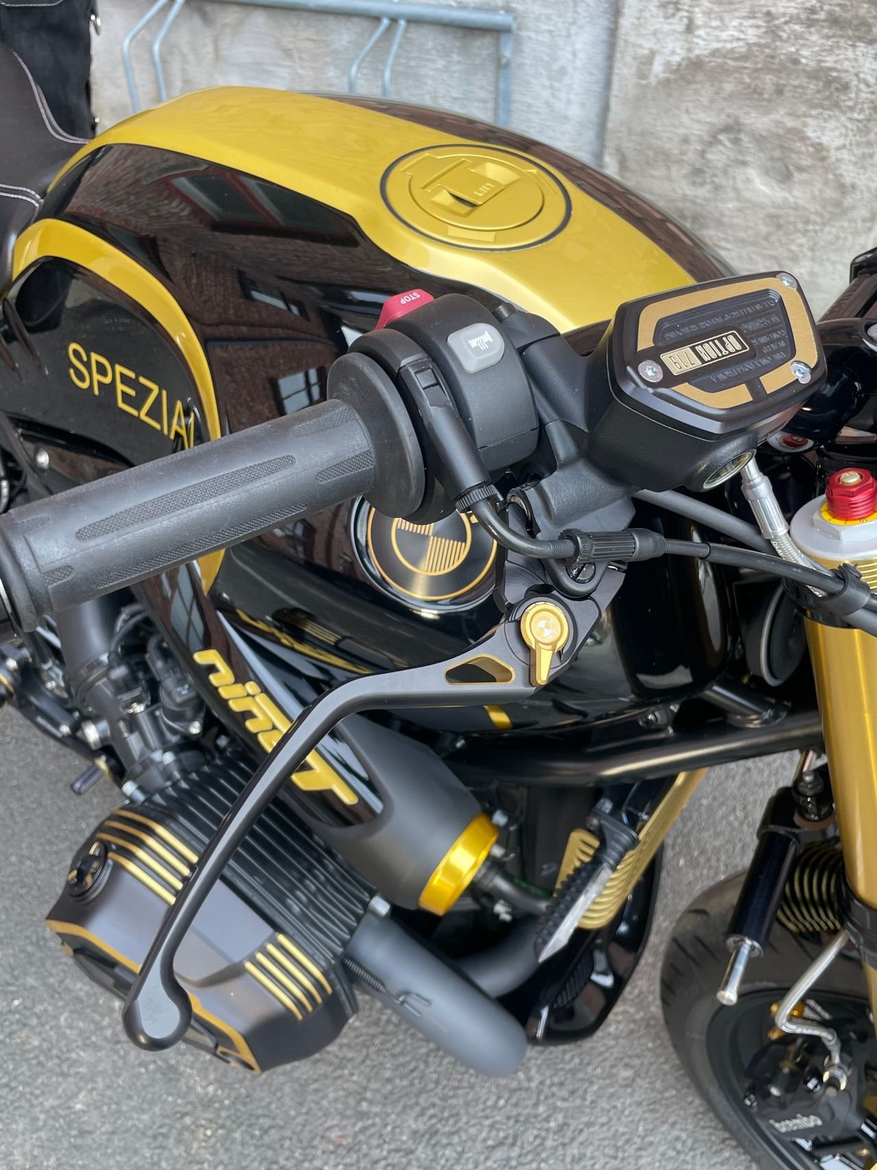 BMW R NINE T CUSTOM - Photo 26