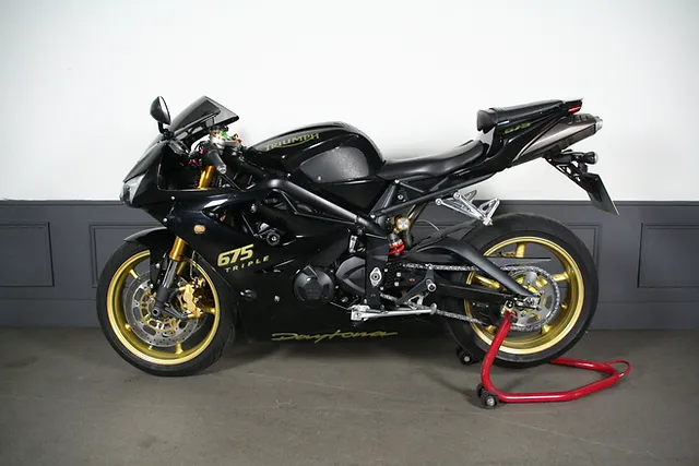TRIUNFO DAYTONA 675 - Photo 7