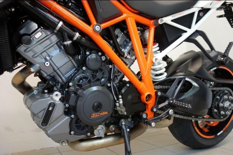 KTM 1290 SUPER DUKE R - Photo 19