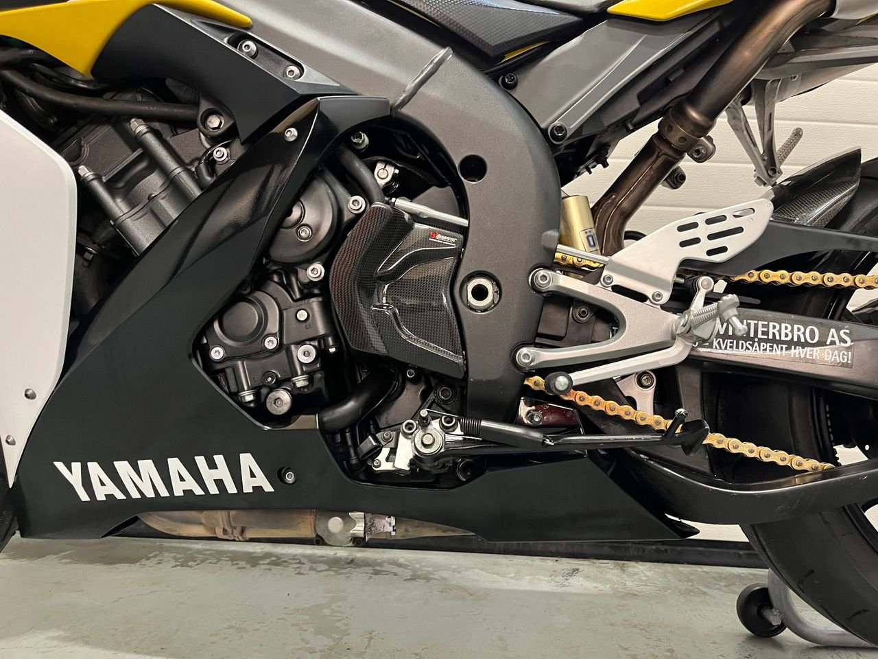 YAMAHA R1 - Photo 17