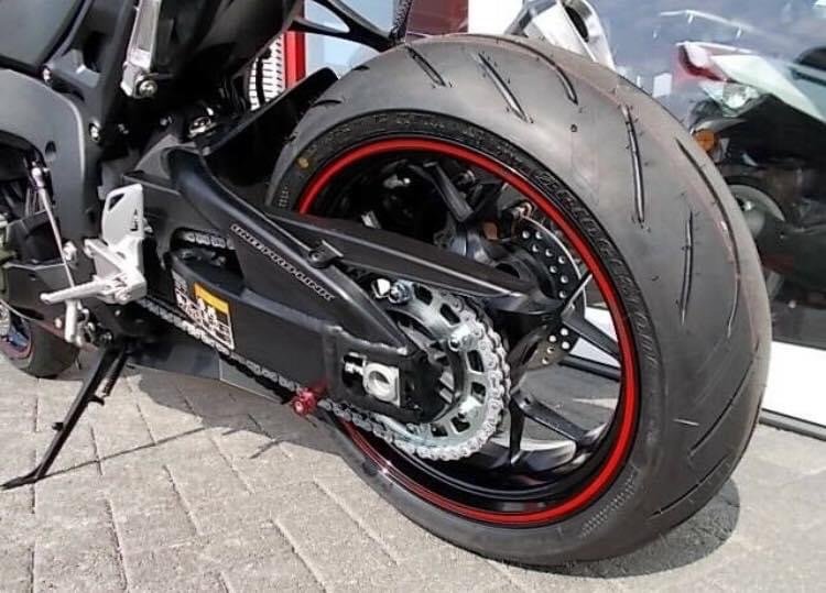 HONDA CBR 1000 RR - Photo 7