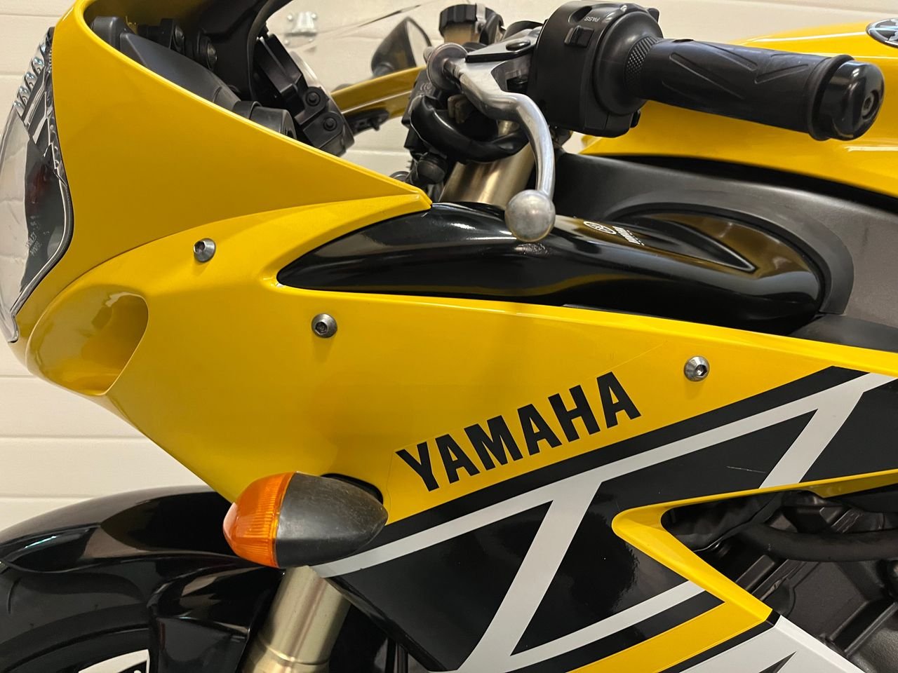 YAMAHA R1 - Photo 11