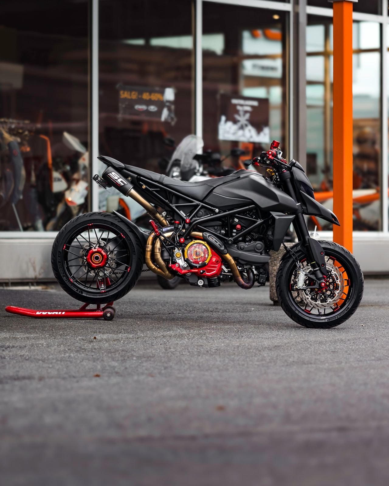 DUCATI 950 HYPERMOTARD CARBON 2024