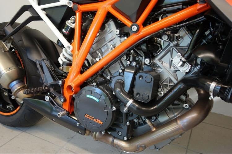 KTM 1290 SUPER DUKE R - Photo 8