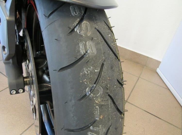 SUZUKI GSR 750 ABS AKRAPOVIC - Photo 13