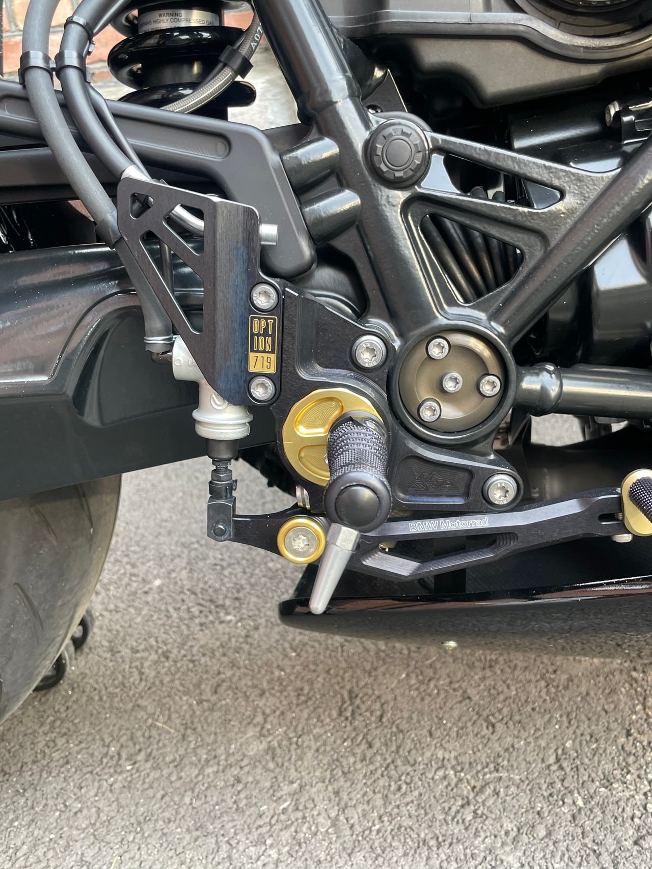 BMW R NINE T CUSTOM - Photo 25