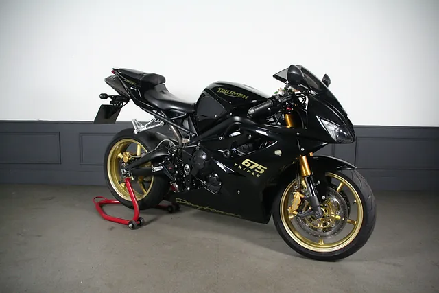 TRIUNFO DAYTONA 675 - Photo 2