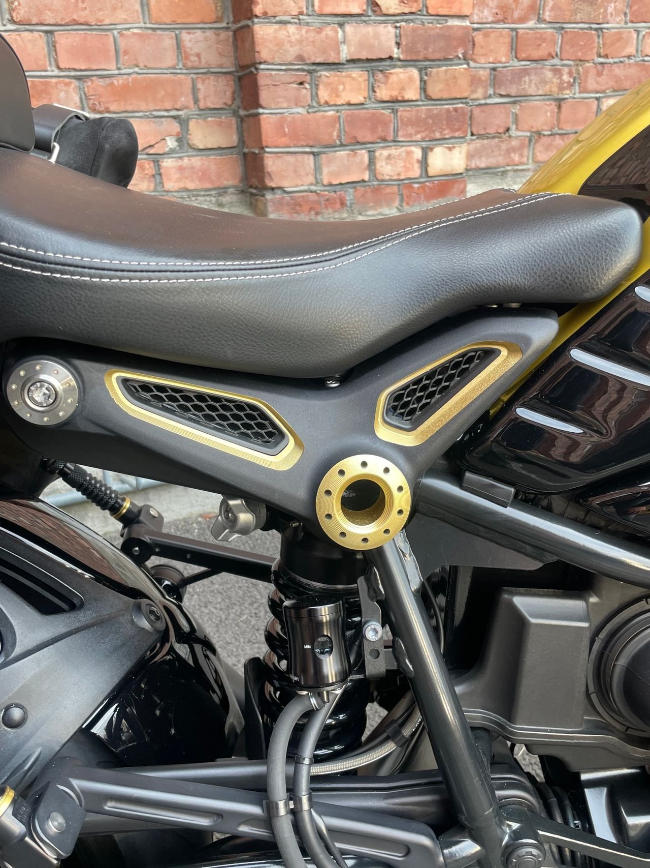 BMW R NINE T CUSTOM - Photo 24