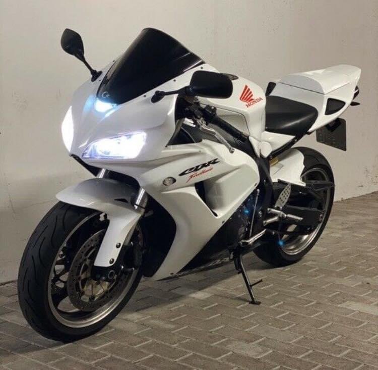 HONDA CBR 1000 RR - Photo 3