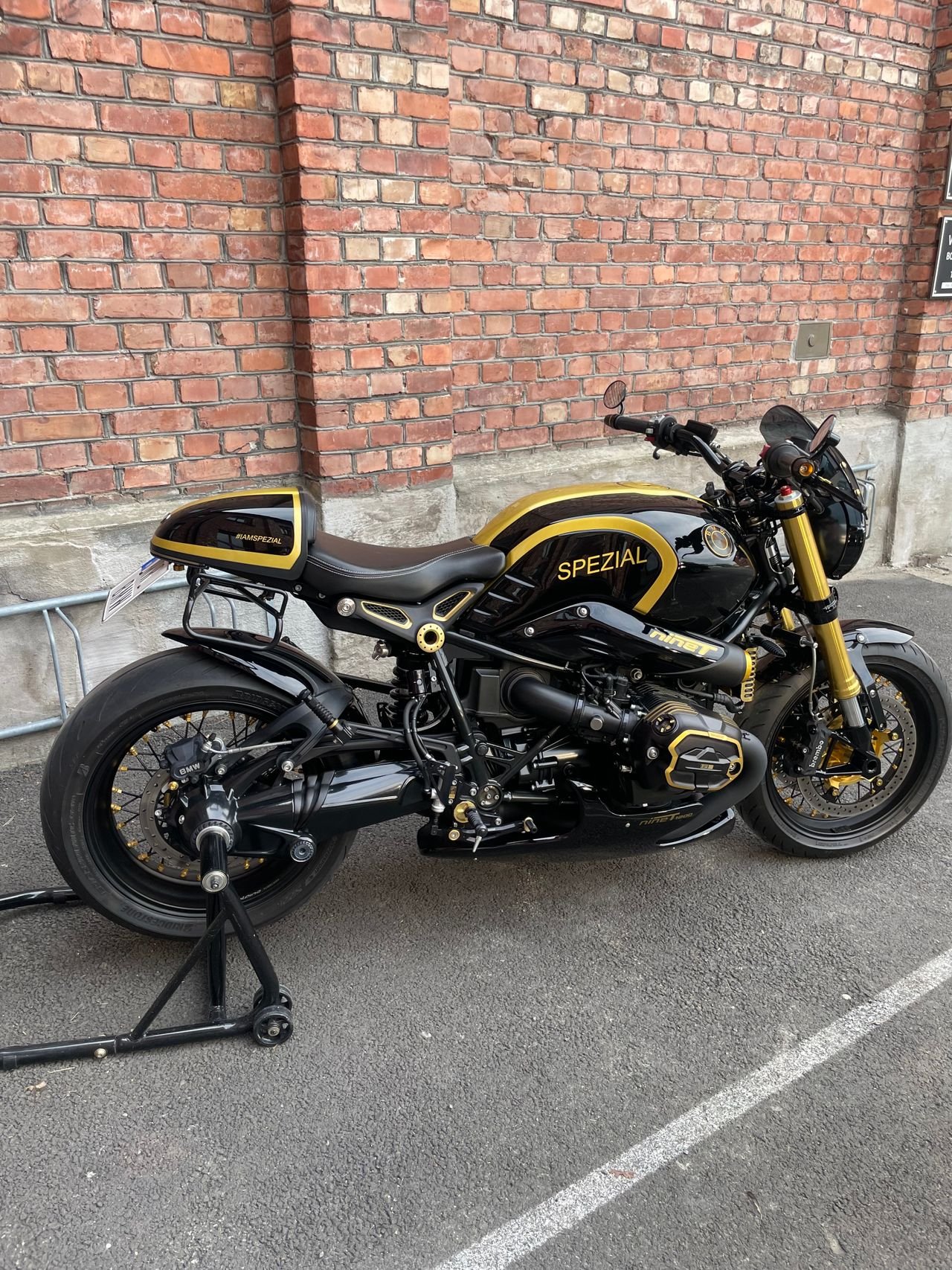 BMW R NINE T CUSTOM - Photo 12